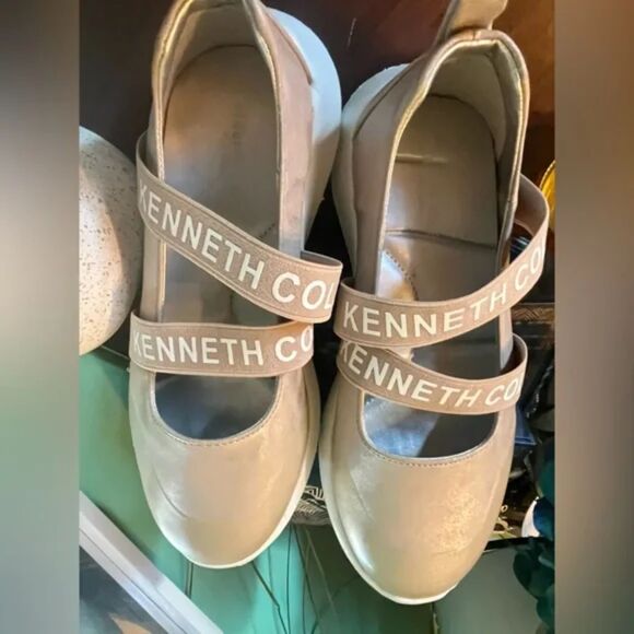 Kenneth Cole Mary Jane Flats Women’s Size 2 Beige Strap Comfort Walking Shoes - Picture 7 of 10